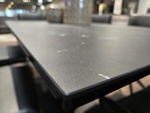 Esstische aus Keramik - 4