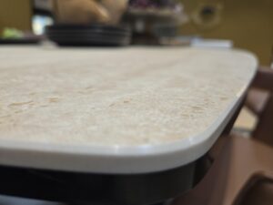 Esstisch mit Keramikplatte (detailansicht)