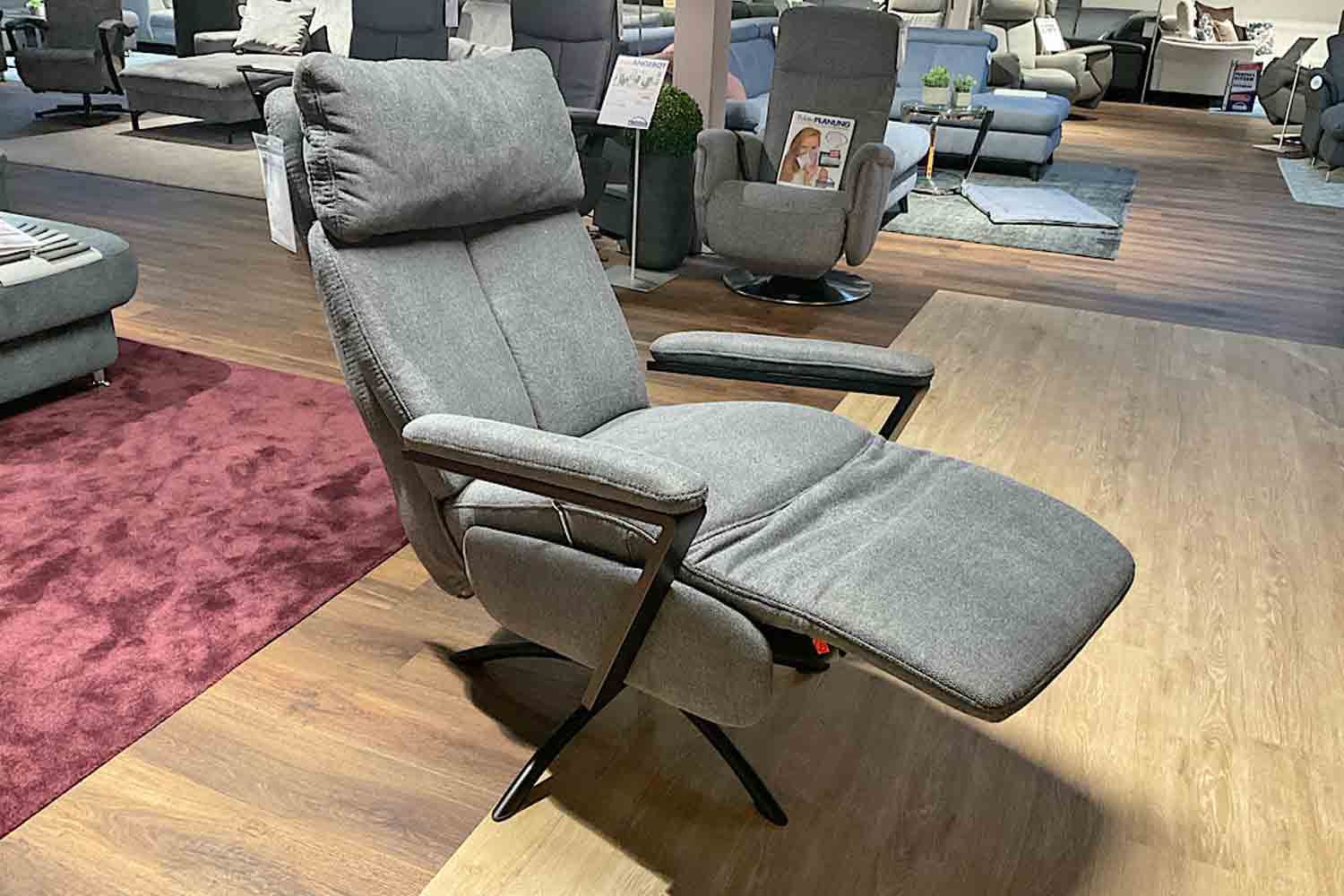 Relax-Sessel mit manueller Verstellung in Stoff