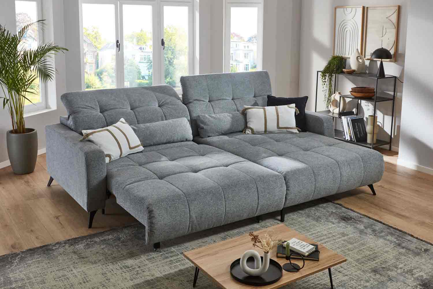 Ecksofa inkl. motorischen XXXL- Sitzvorzug in Stoff 